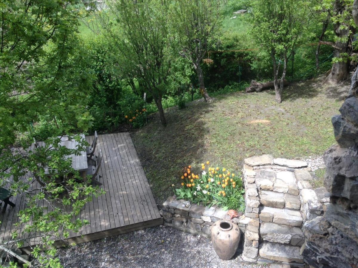 Le Val D'Ailleurs Bed & Breakfast จูซิเออร์ ภายนอก รูปภาพ